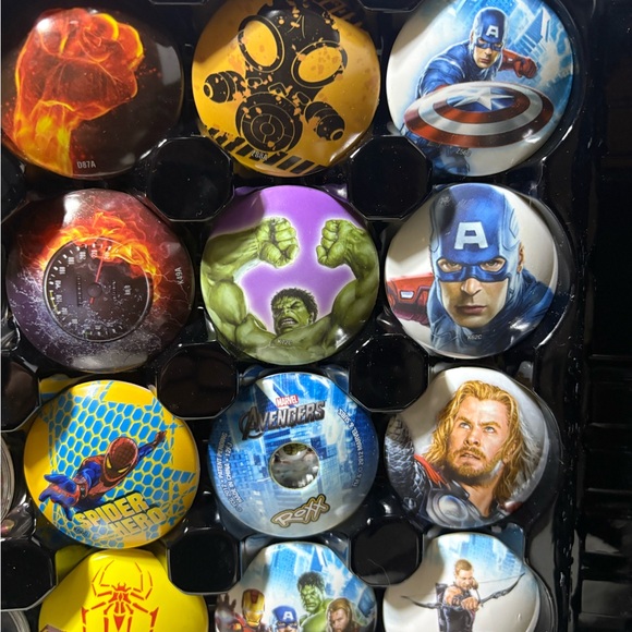 Folder containing 33 Roxx Buttons. - Picture 3 of 7